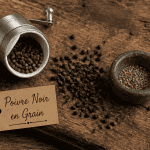 poivre noir en grain moulin mortier