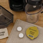 Detartrage Tassimo Bosch : pastilles et récipient sous la buse