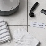 Nettoyeur vapeur avis : brosse joints et raclette vitres sur sol carrelé
